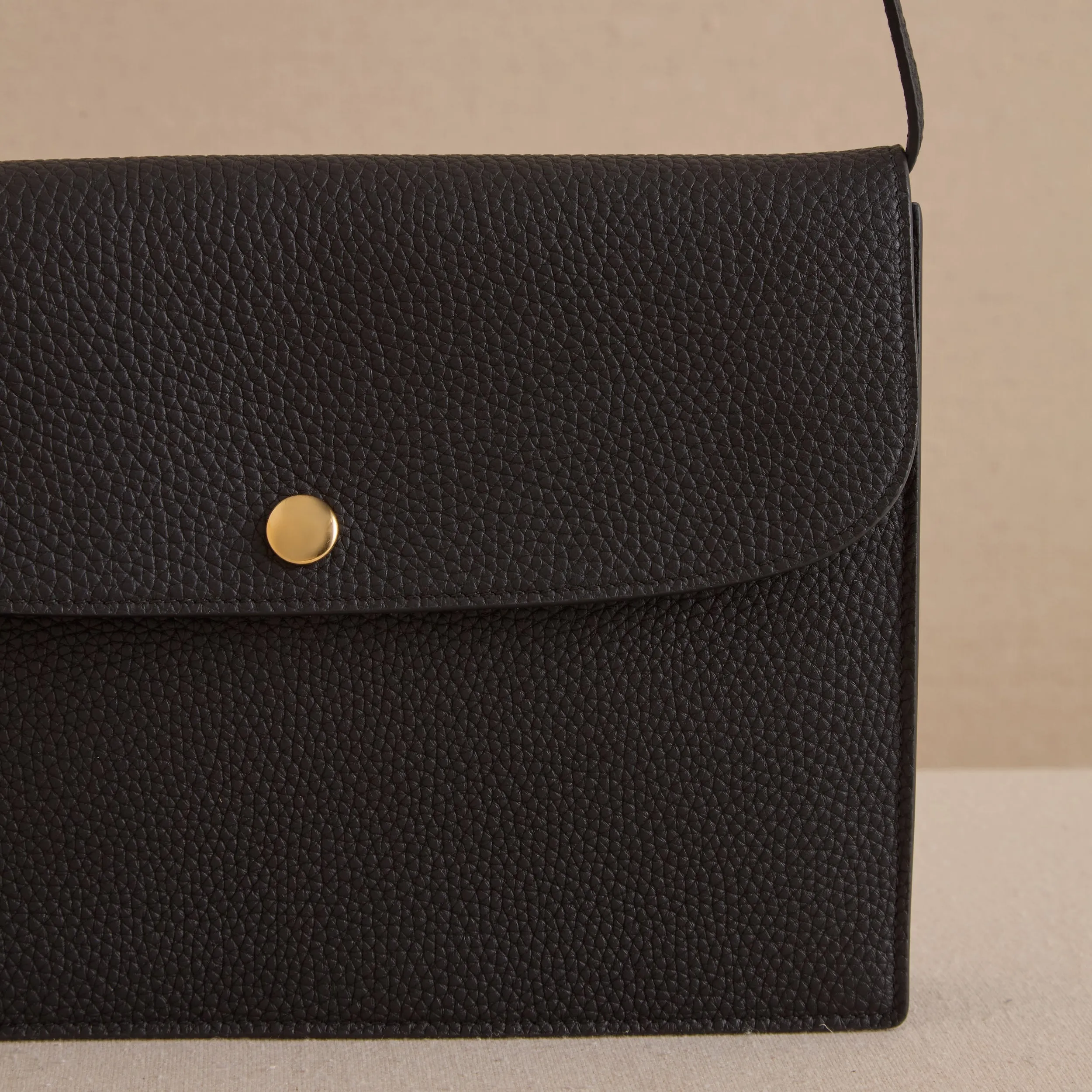 Skip Pouch in Black